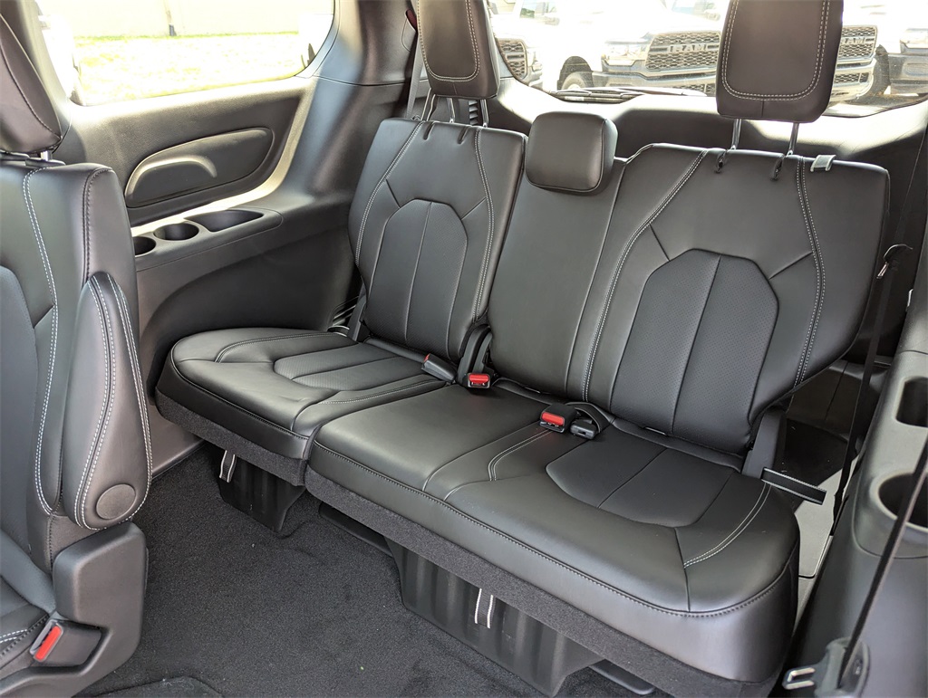 2026 Chrysler Pacifica photo 29