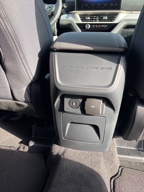 2025 Ford Explorer photo 35
