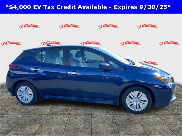 2023 Nissan Leaf S photo 2