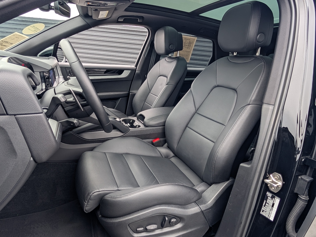 2024 Porsche Cayenne photo 4