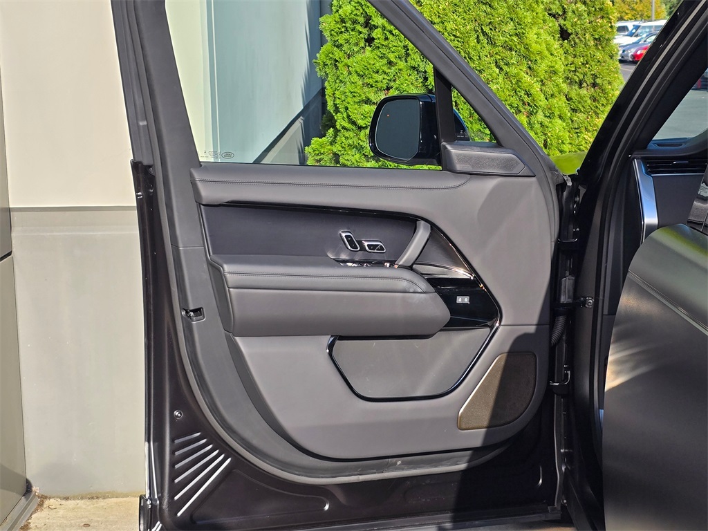 2025 Land Rover Range Rover SV photo 20