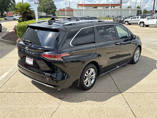 2023 Toyota Sienna Platinum photo 4
