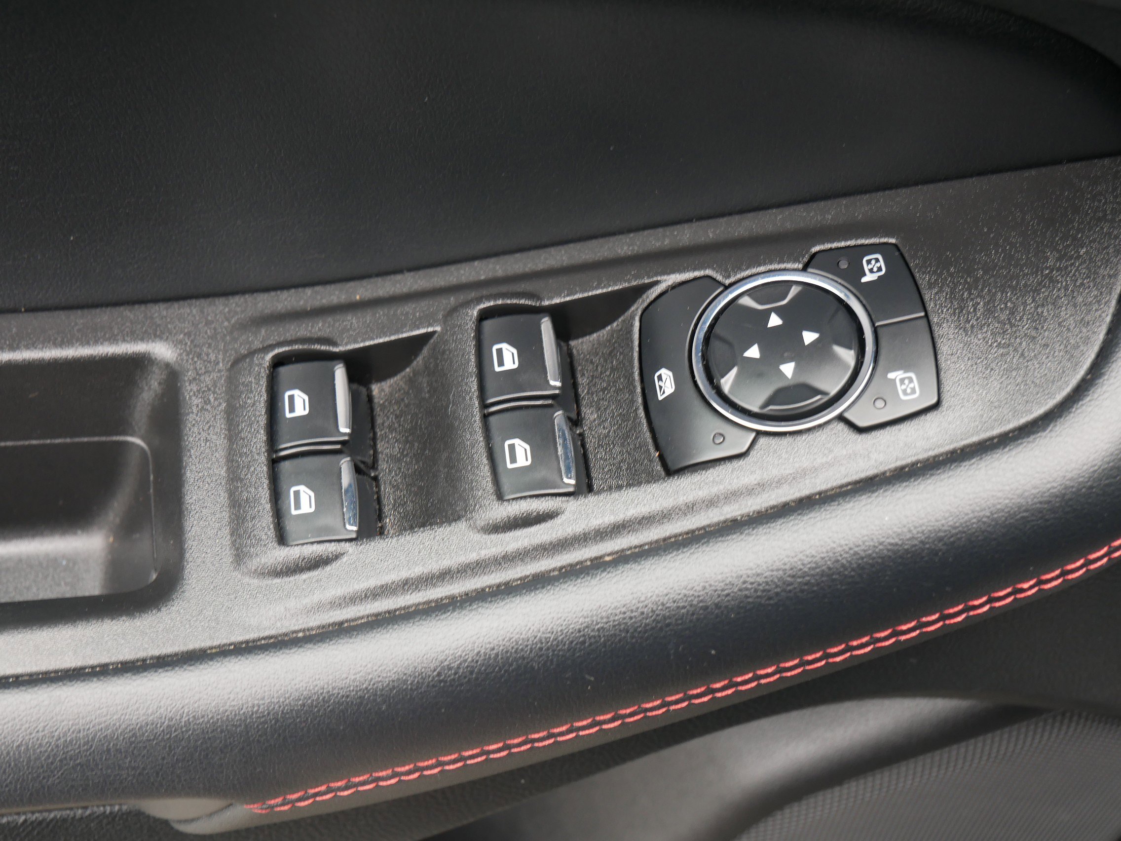 2024 Ford Edge ST-Line photo 15