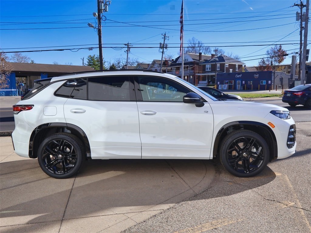 2026 Volkswagen Tiguan SE R-Line Black photo 3