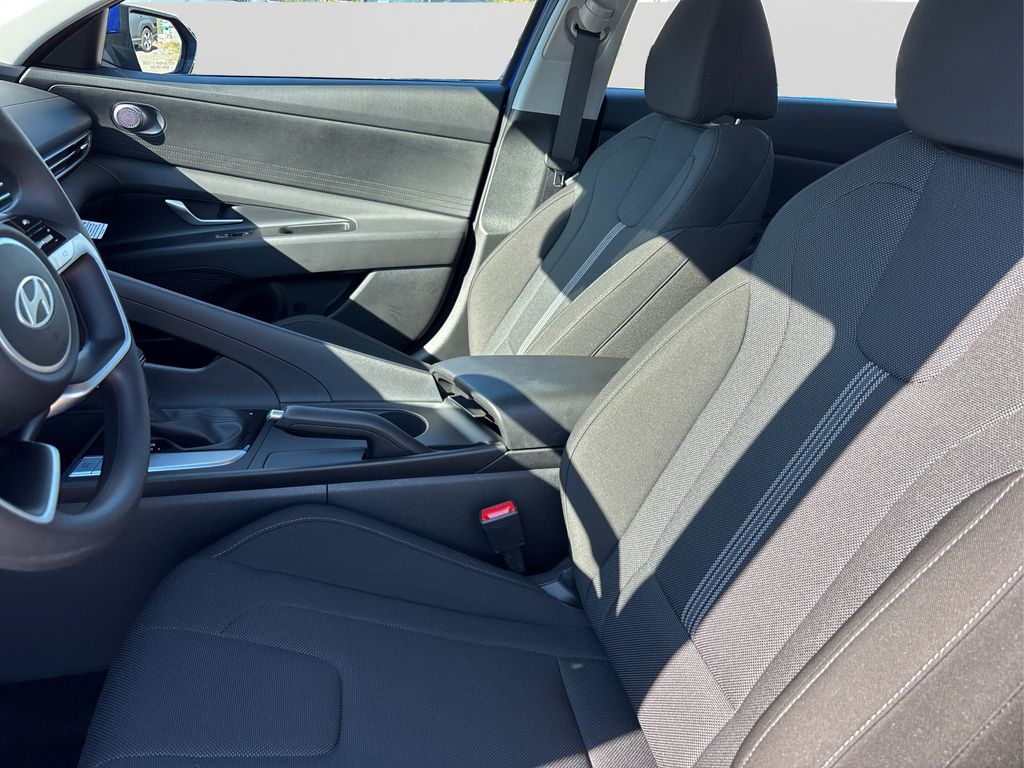 2024 Hyundai Elantra SE photo 9