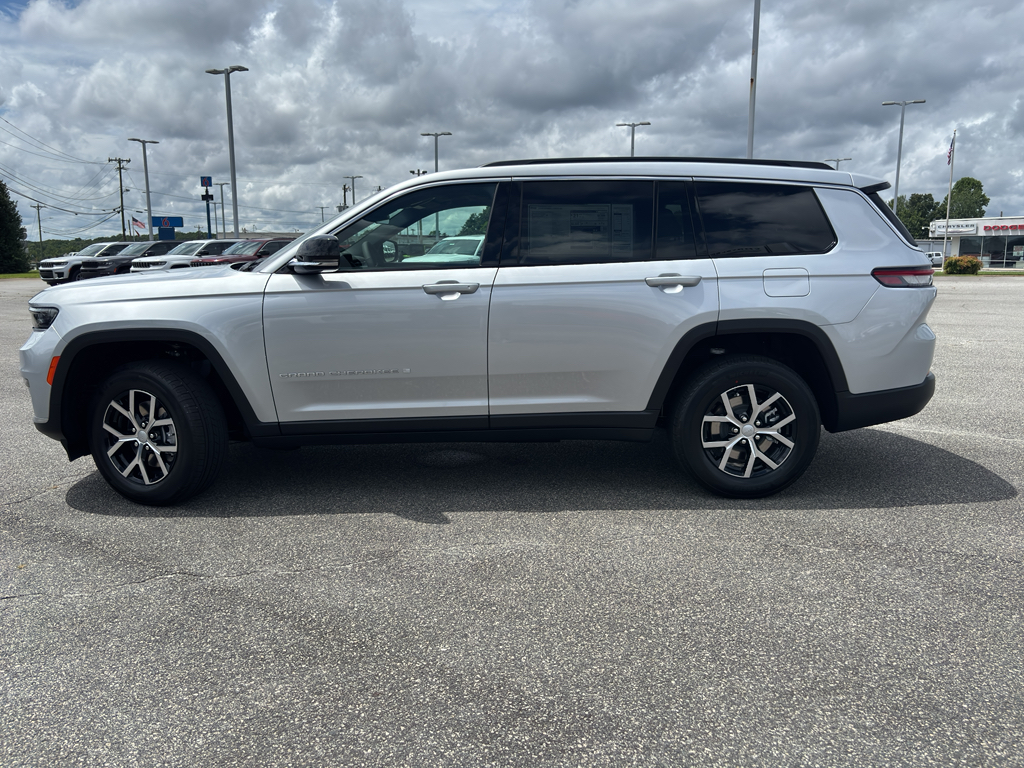 2025 Jeep Grand Cherokee Limited photo 3