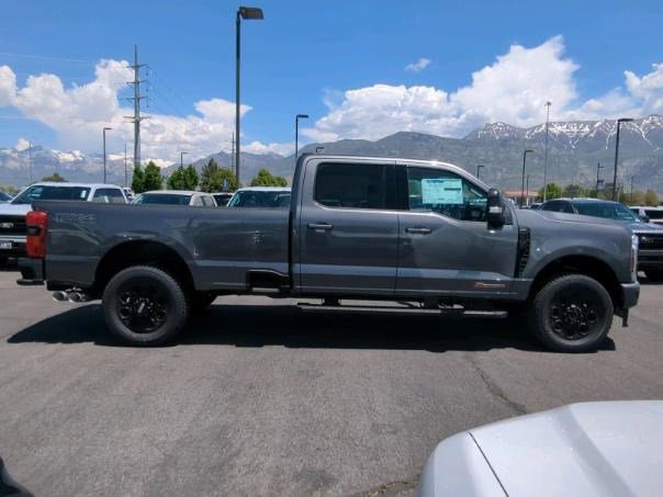 2025 Ford F-350 Lariat photo 2