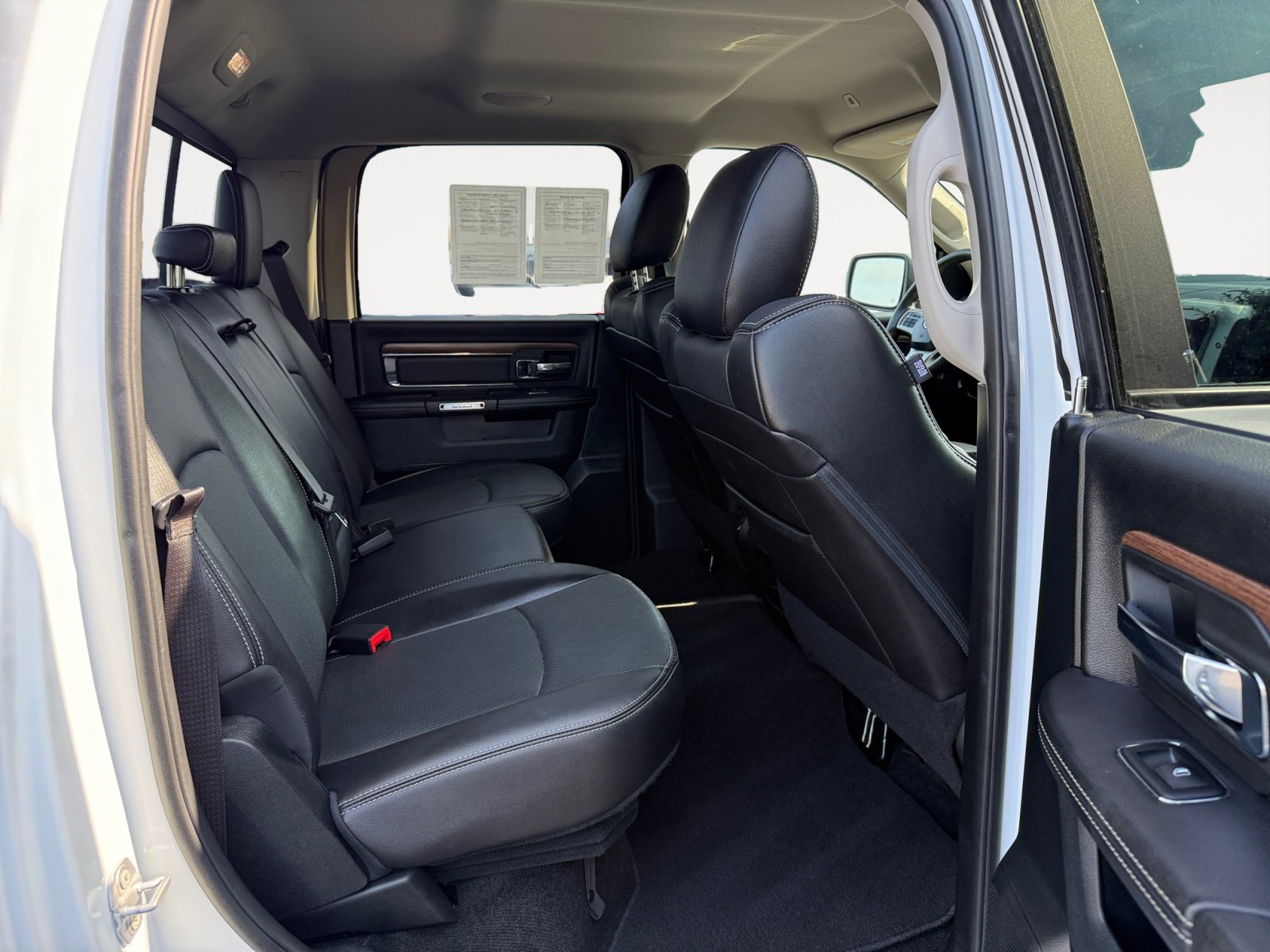 2017 Ram 1500 Laramie photo 17