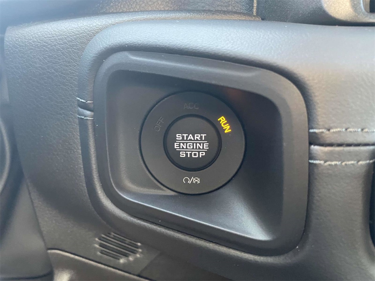 2025 Jeep Wrangler Sahara photo 15