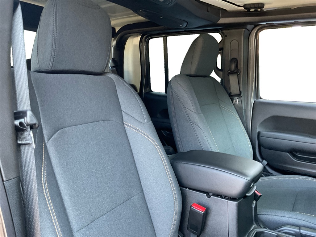 2025 Jeep Gladiator Sport S photo 27