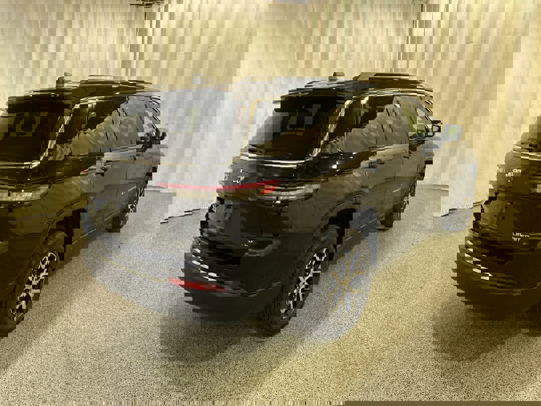 2025 Jeep Grand Cherokee Limited photo 4