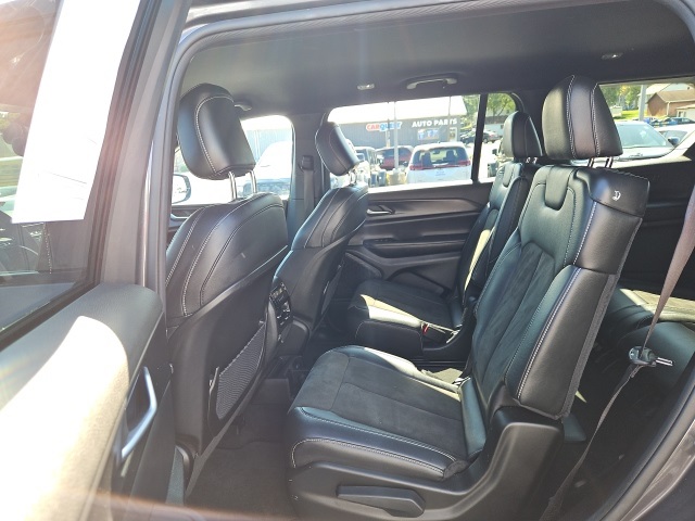 2023 Jeep Grand Cherokee Altitude photo 15