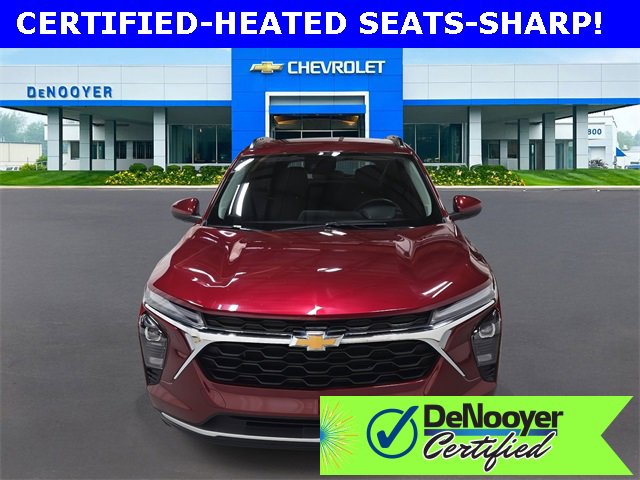 2024 Chevrolet Trax LT photo 2