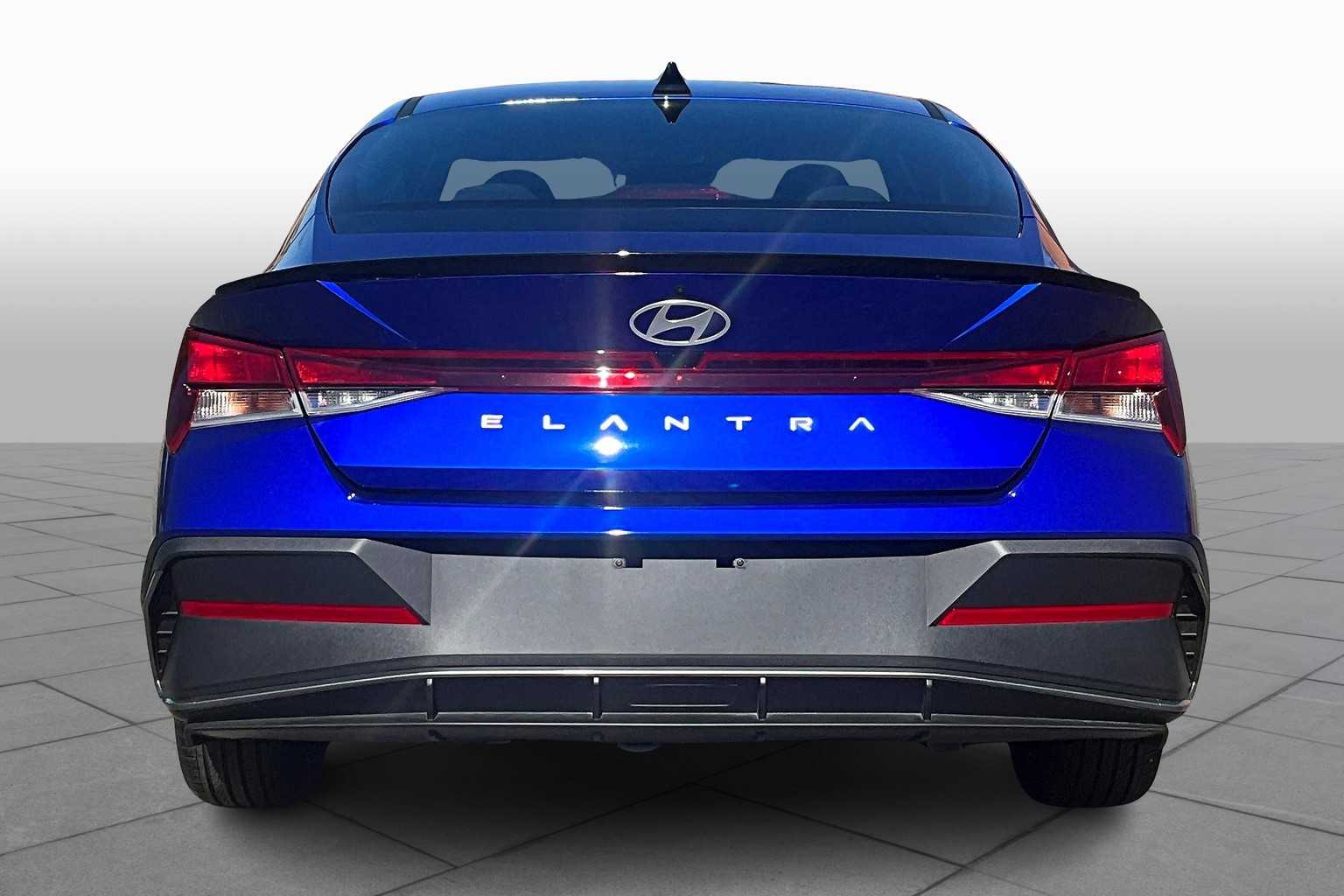 2025 Hyundai Elantra SEL Sport photo 4