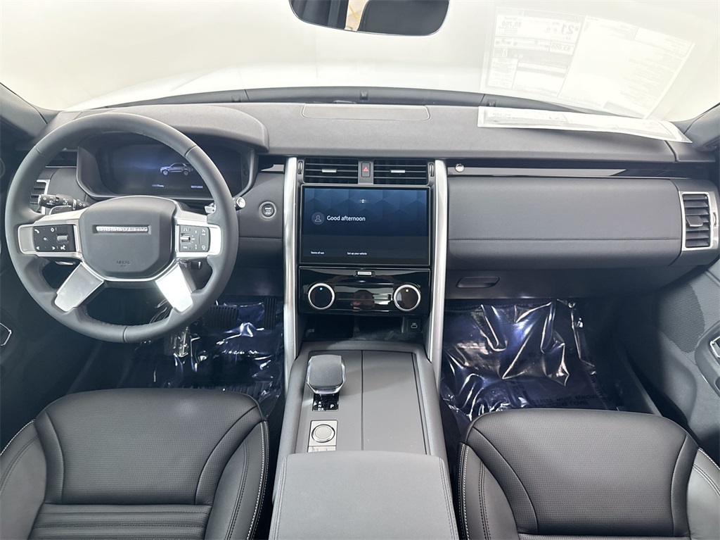 2025 Land Rover Discovery S photo 17