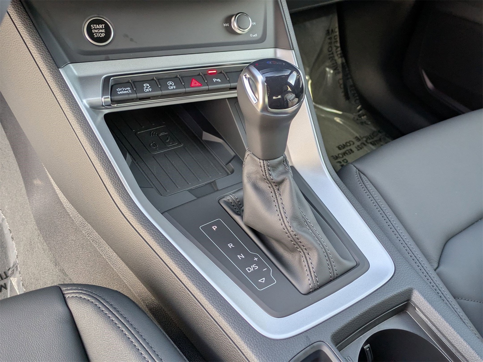 2025 Audi Q3 S line Premium photo 4