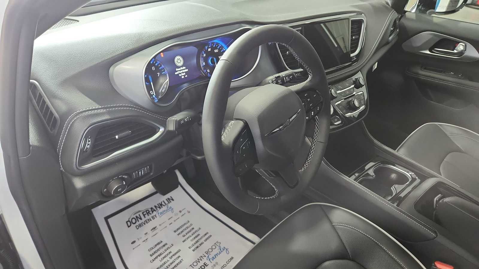 2026 Chrysler Pacifica Limited photo 17