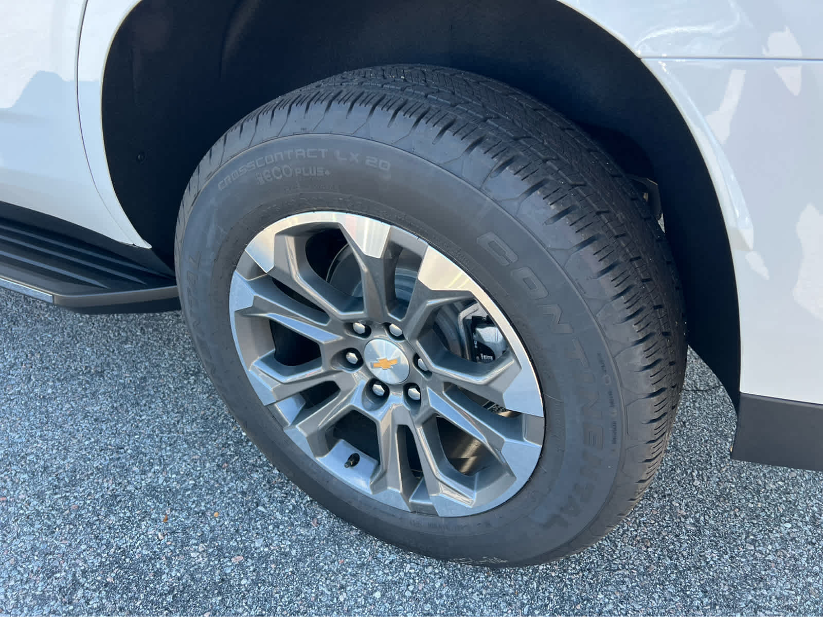 2025 Chevrolet Tahoe LS photo 5