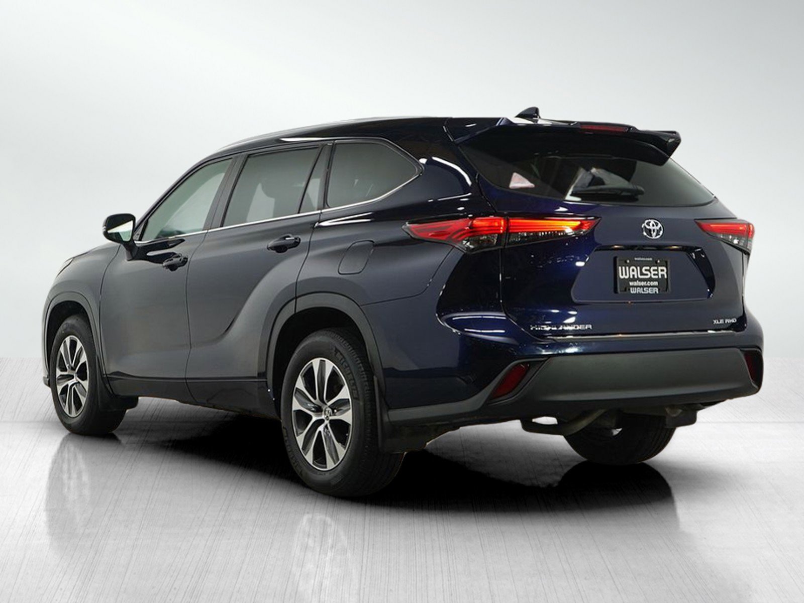 2022 Toyota Highlander XLE photo 2