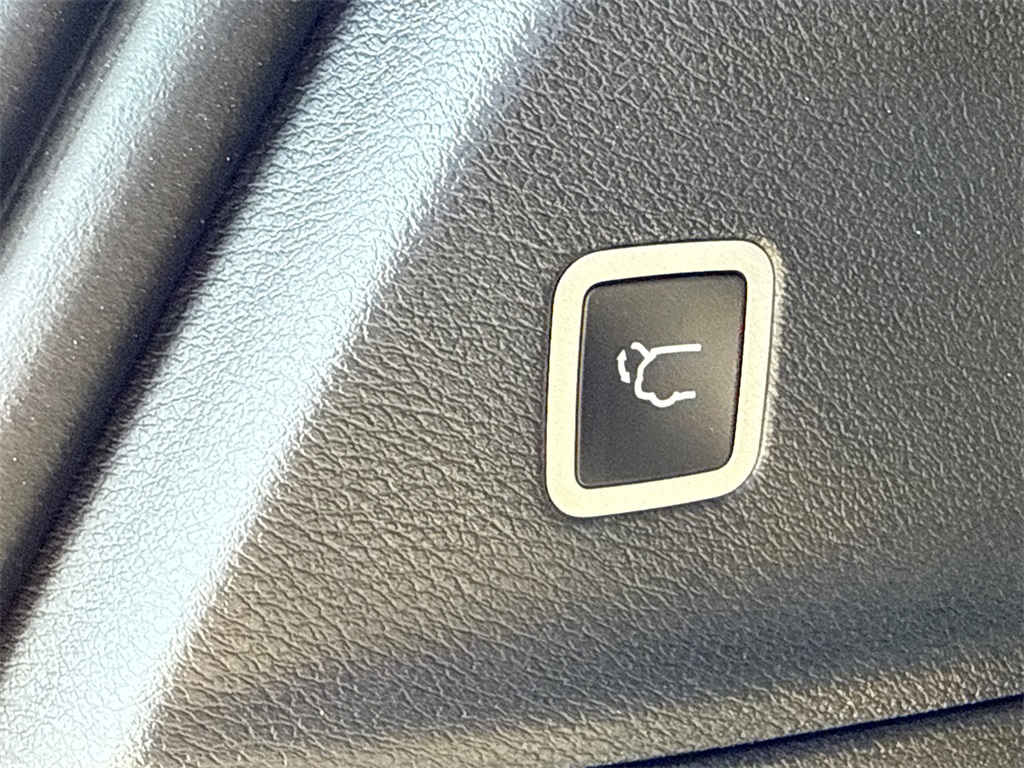 2025 Chrysler Voyager LX photo 11