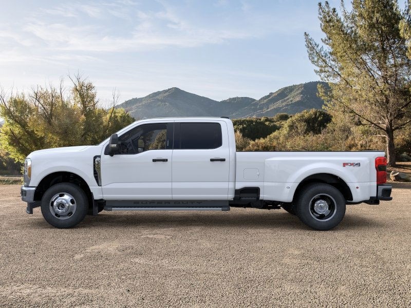 2024 Ford F-350 XLT photo 3
