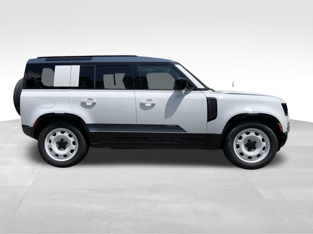 2025 Land Rover Defender 110 S photo 2