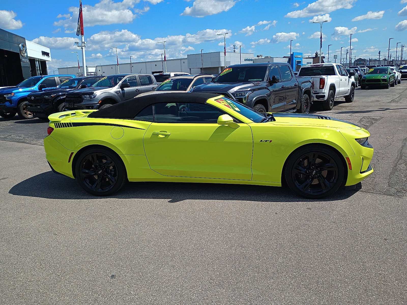 2021 Chevrolet Camaro LT1 photo 2