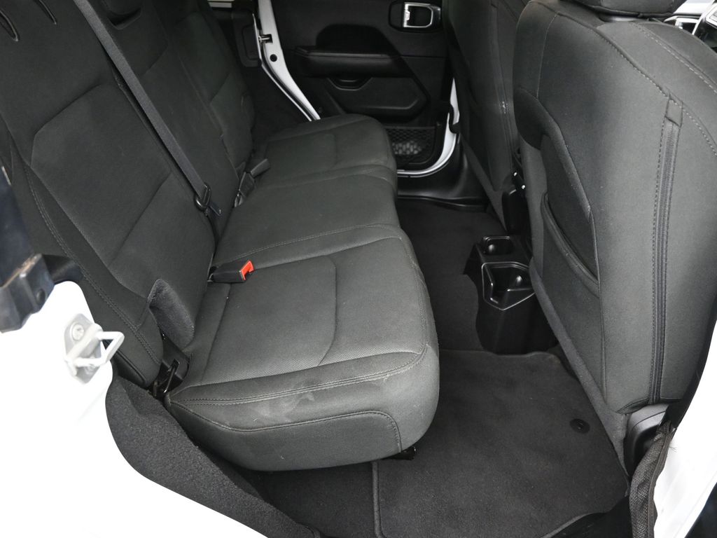 2021 Jeep Wrangler Unlimited Sahara photo 6