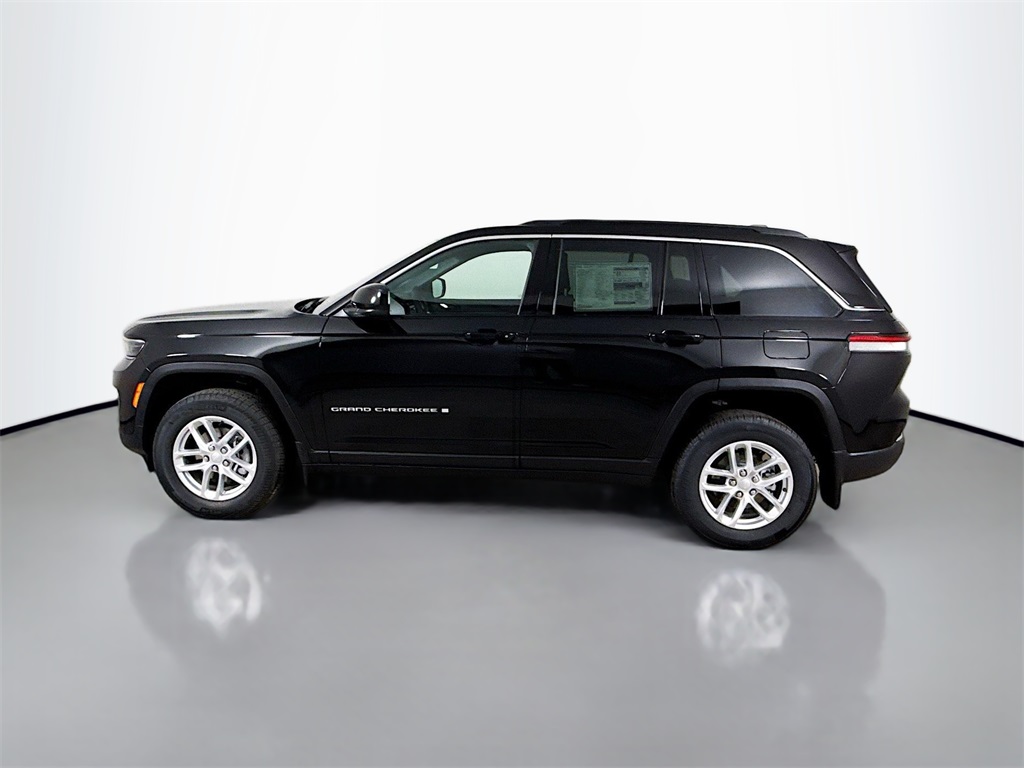 2025 Jeep Grand Cherokee Laredo X photo 4