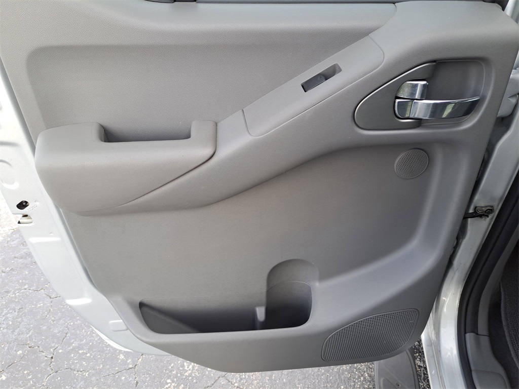 2019 Nissan Frontier SL photo 7