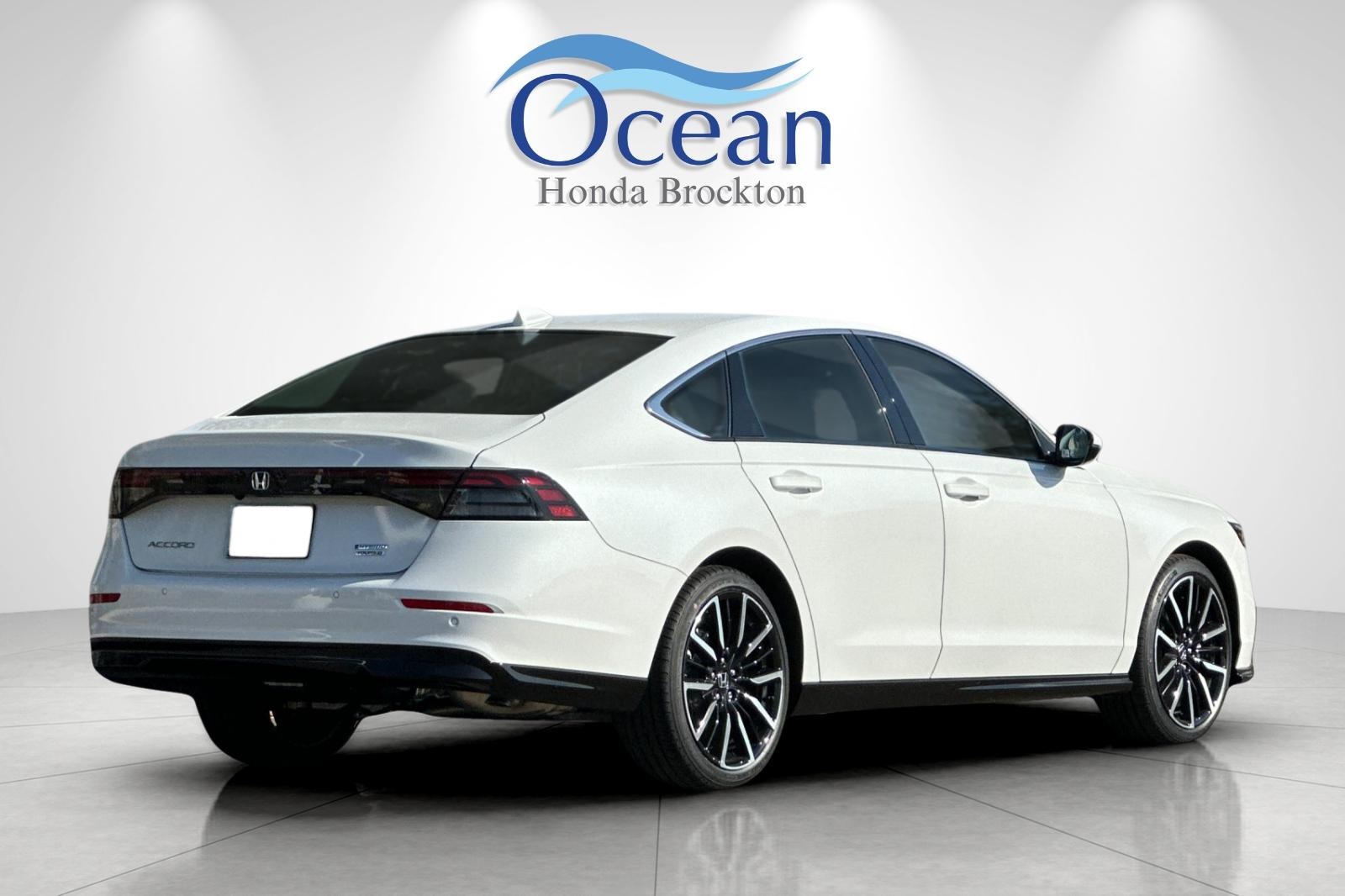 2025 Honda Accord Hybrid Touring photo 4