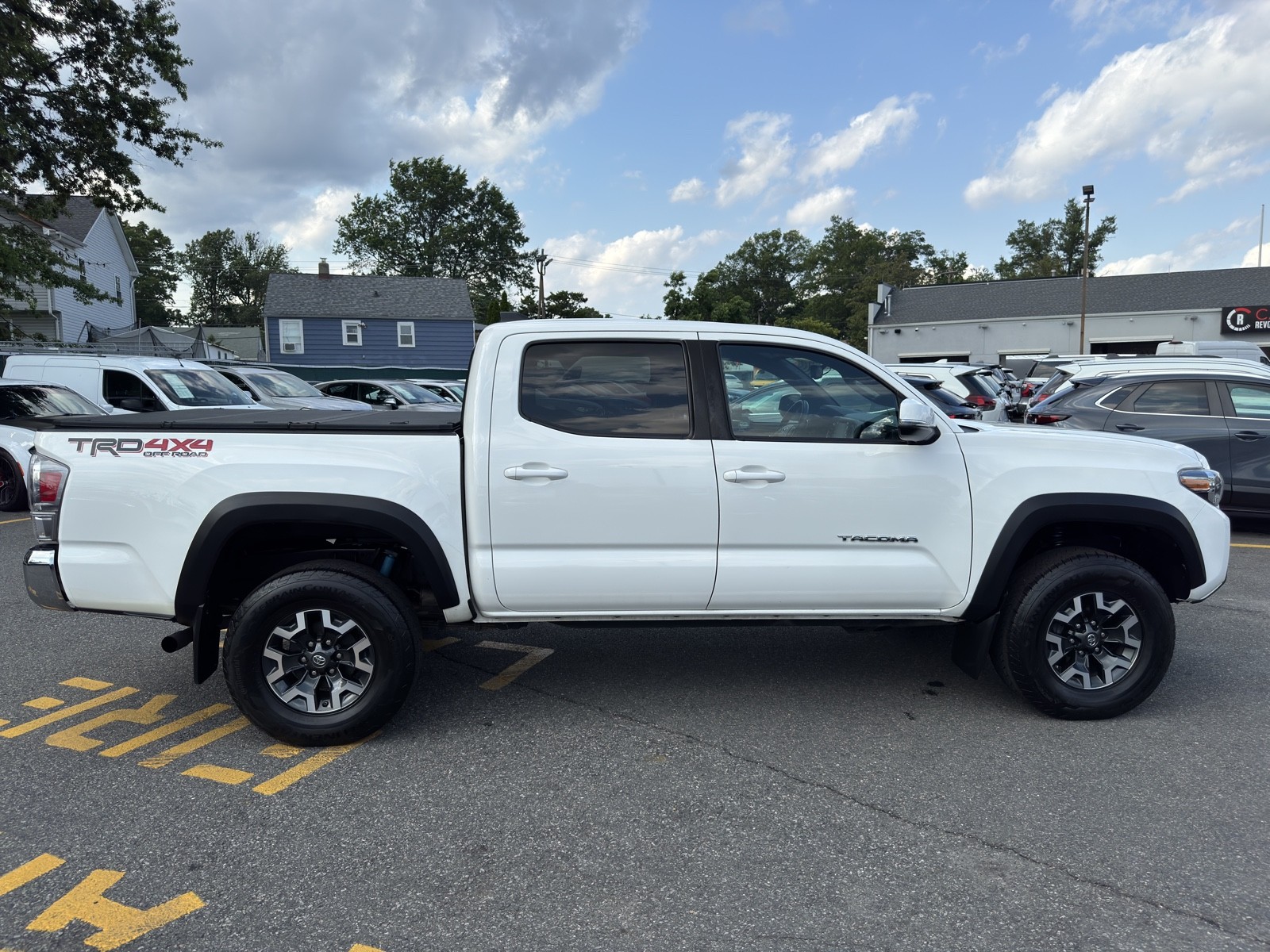 2020 Toyota Tacoma TRD SR5 photo 9
