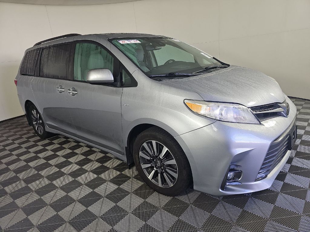 2018 Toyota Sienna XLE Premium photo 3