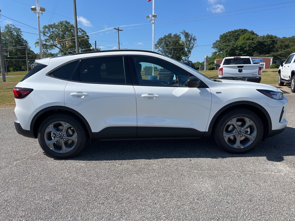 2025 Ford Escape ST-Line photo 4