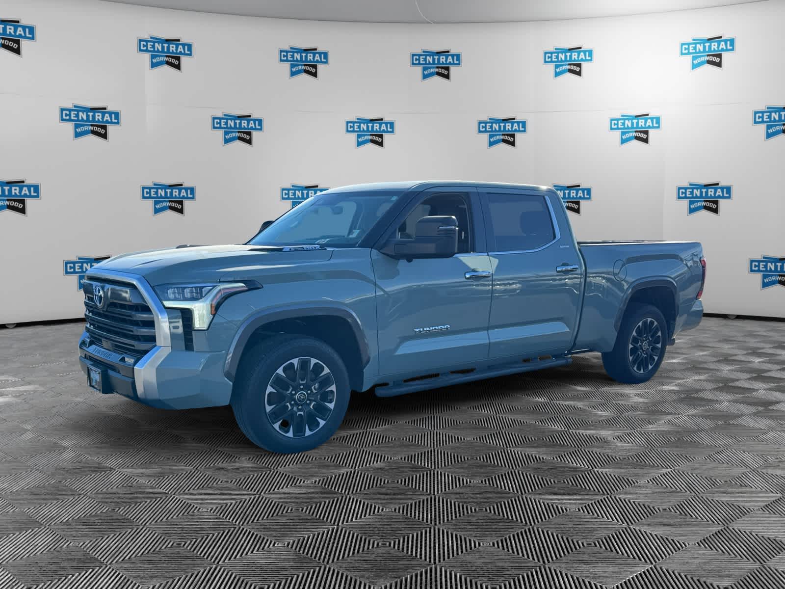 2024 Toyota Tundra Limited's photo