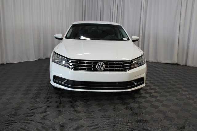 2016 Volkswagen Passat S photo 10