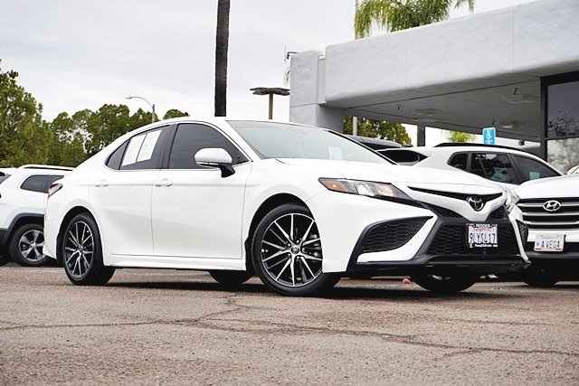 2024 Toyota Camry SE