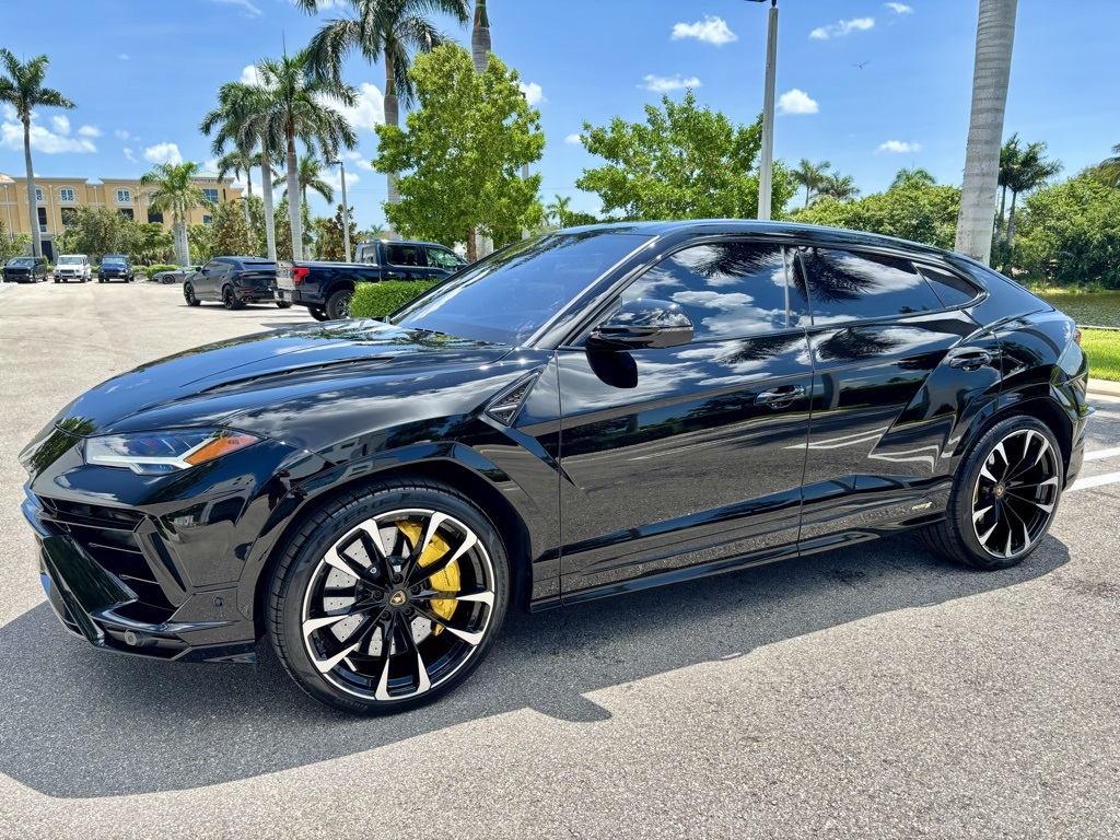 2024 Lamborghini Urus S photo 11