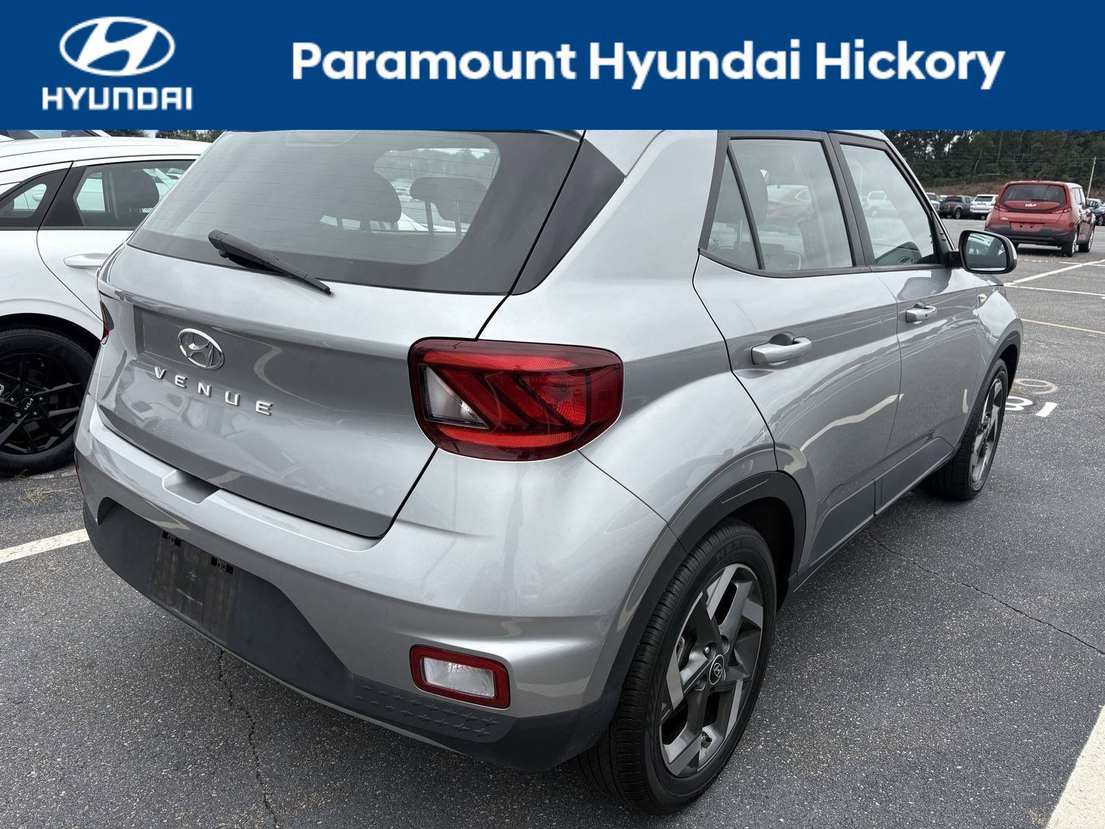 2024 Hyundai Venue SEL photo 4