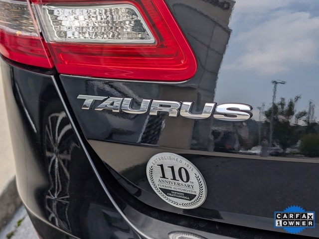 2017 Ford Taurus SE photo 26