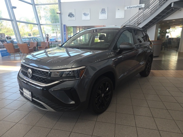 2022 Volkswagen Taos SE photo 3