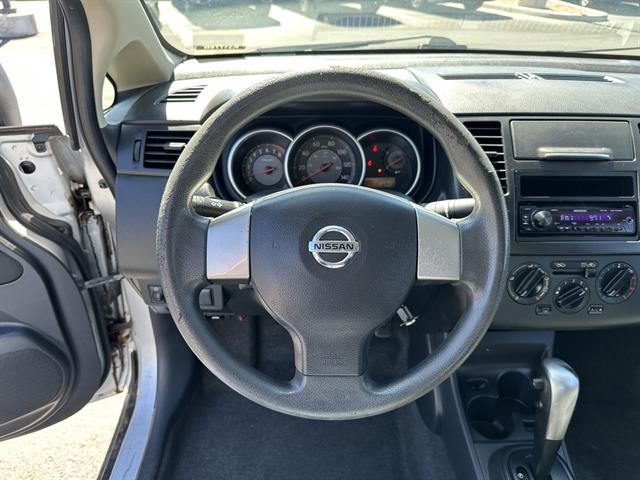 2009 Nissan Versa 1.6 Base Sedan photo 11