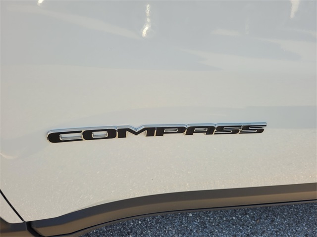 2026 Jeep Compass Latitude photo 3