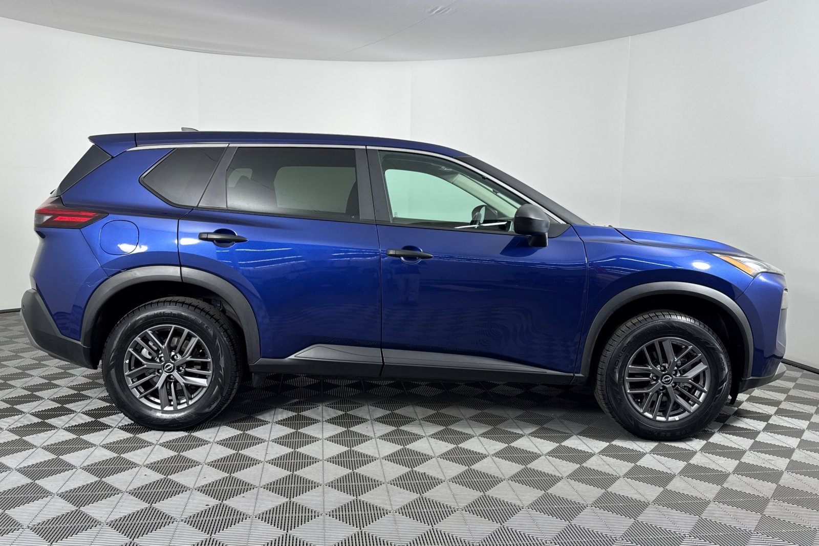 2023 Nissan Rogue S AWD photo 2