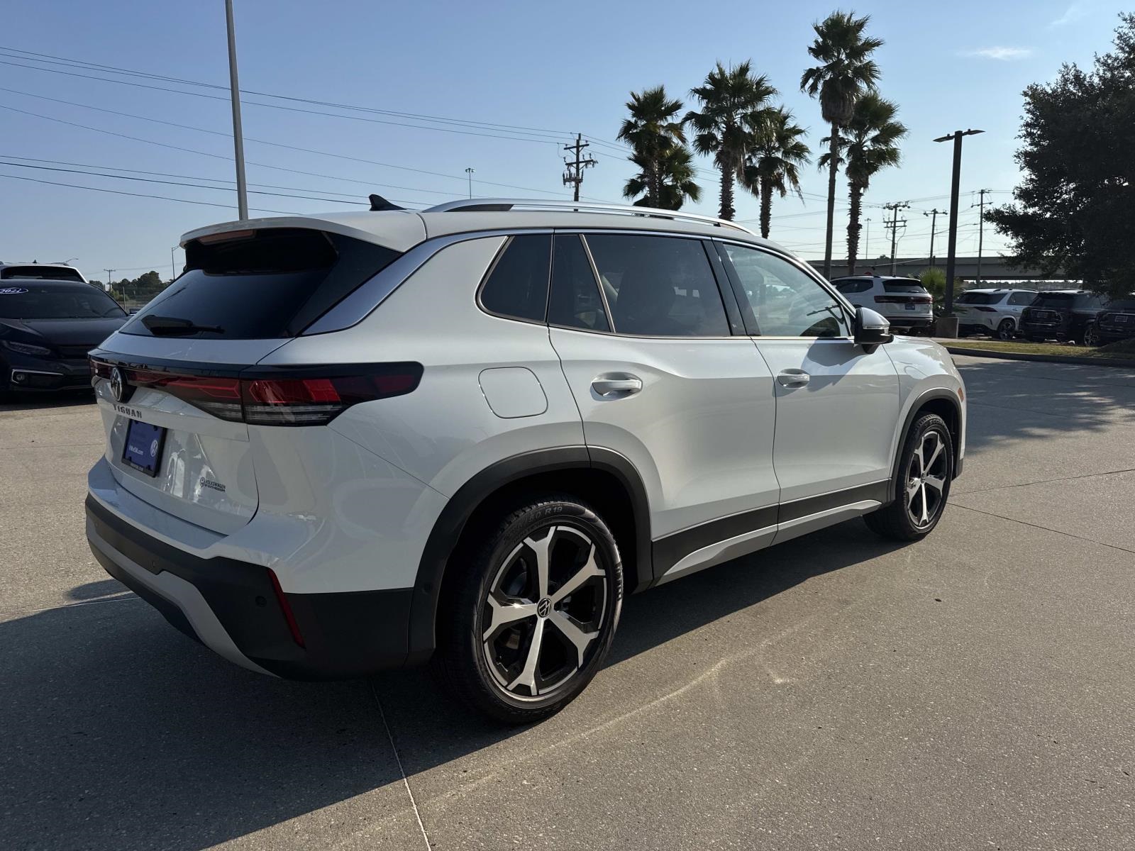2025 Volkswagen Tiguan SE photo 4