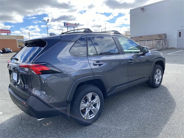 2025 Toyota RAV4 XLE photo 3