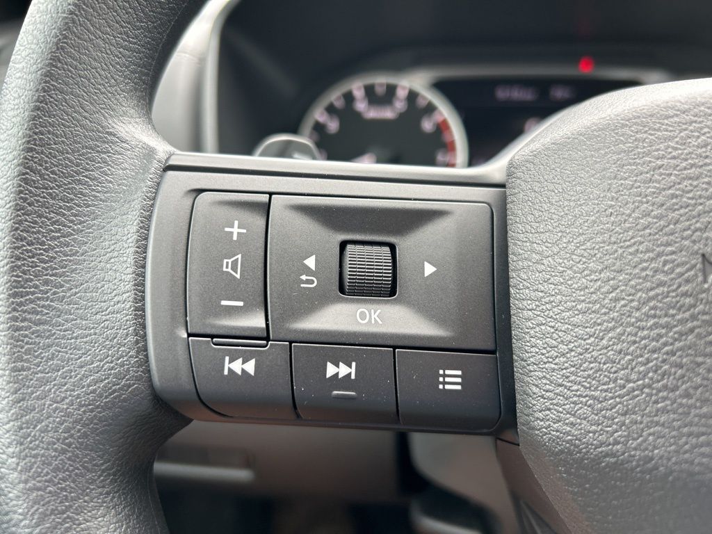 2025 Nissan Rogue S photo 4