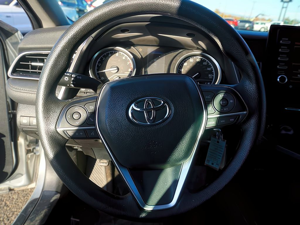 2022 Toyota Camry LE photo 10
