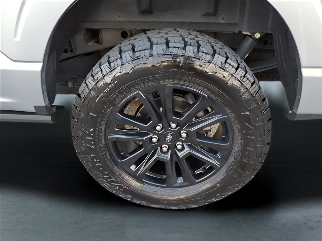 2025 Ford F-150 Platinum photo 4