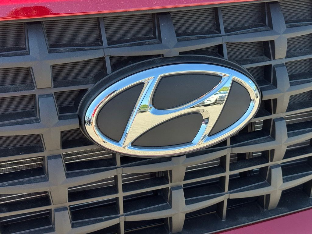 2025 Hyundai Venue SE photo 3